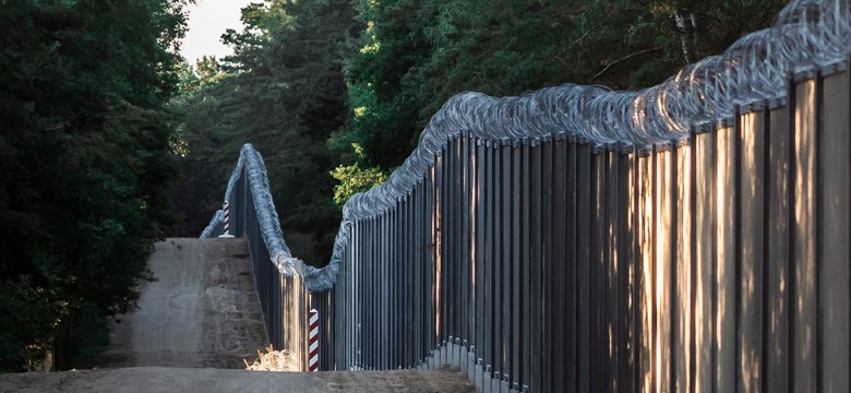 "Tak działa zapora na granicy z Białorusią". Wiceszef MSWiA pokazał nagranie