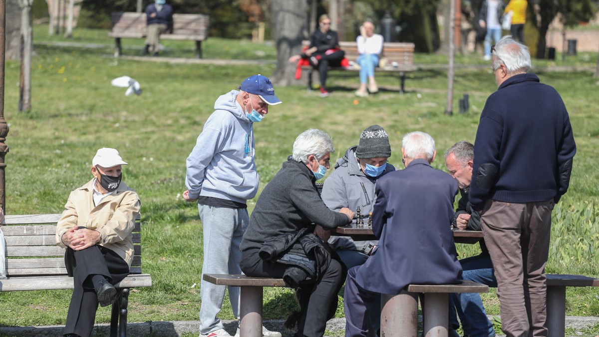 Penzioneri, oprez: Na ovu cifru morate da pazite - evo kolika rata kredita vam je dozvoljena
