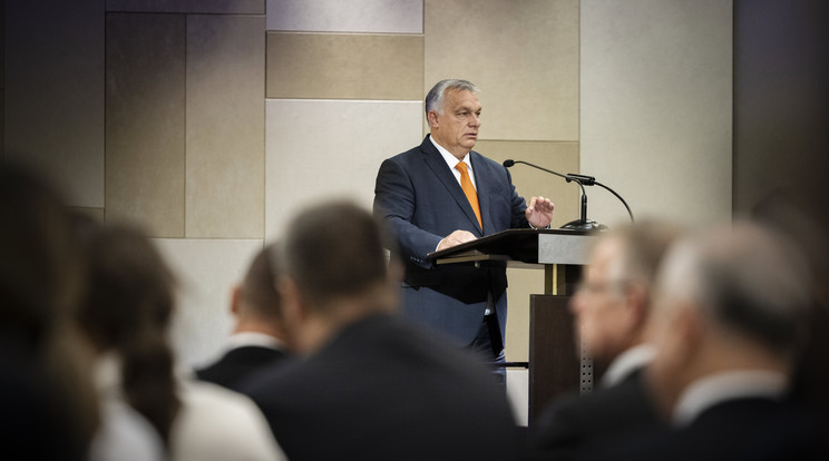 Orbán Viktor kormányfő beszédet mond Berlinben, a magyar-német gazdasági kapcsolatokról rendezett fórumon  /Fotó: MTI/Miniszterelnöki Sajtóiroda/Fischer Zoltán