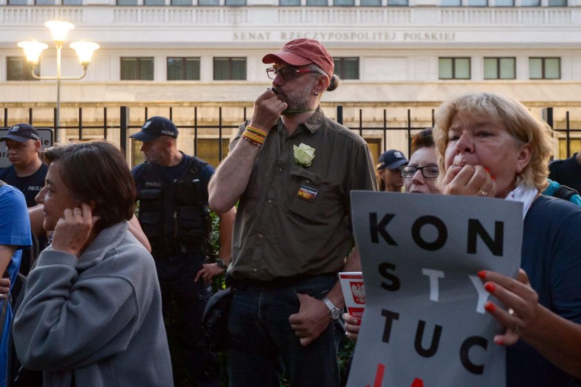 Wrogowie zmian w sądownictwie wciąż walczą. Kolejny dzień protestów