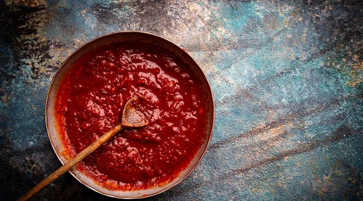 Az anyósom ketchupöt tett a serpenyőbe, és a legjobb konyhai trükköt mutatta Fotó: Getty Images