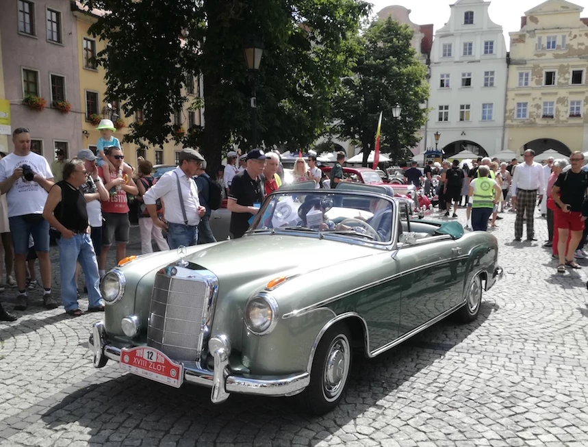 Zlot zabytkowych Mercedesów - Mercedes Ponton cabrio