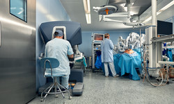 To nie jest chirurgia przyszłości. Roboty już operują pacjentów. &quot;Jesteśmy 20 lat za resztą świata&quot;