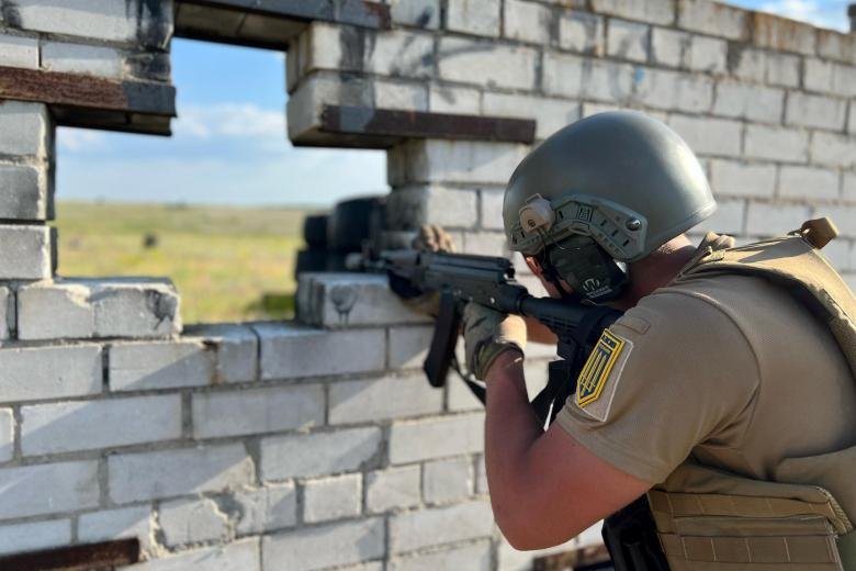 Soldiers of the Azov regiment during training