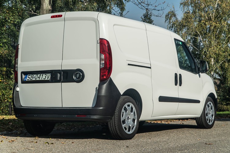 Strategia rozwoju FSE Holding SA zakłada wprowadzenie do 2020 roku do sprzedaży trzech modeli samochodów dostawczych. Szacujemy, że sprzedaż samochodów do roku 2025 osiągnie 10 000 sztuk – zapowiedział Thomas Hajek.