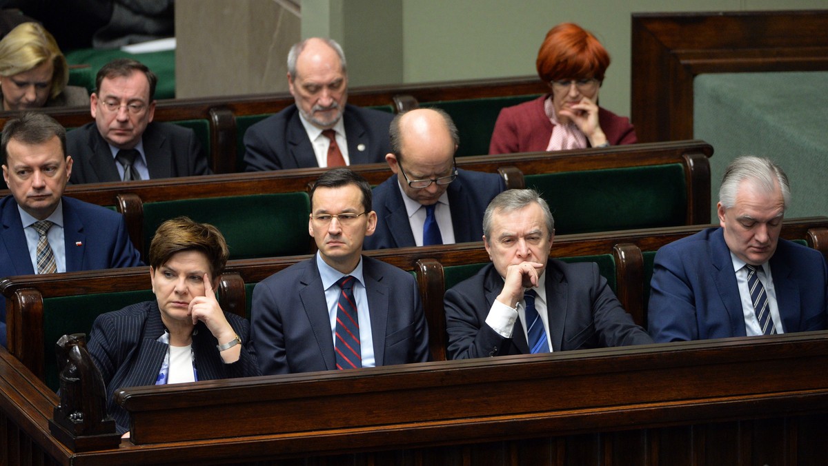 Bezpieczeństwo gazowe Polski zagrożone? "Trochę się martwimy" - przyznał po rozmowach z wicekanclerzem Niemiec Sigmarem Gabrielem wicepremier Mateusz Morawiecki, nawiązując m.in. do projektu Nord Stream 2. Bardzo poważnie traktujemy obawy strony polskiej - odpowiadał Gabriel.