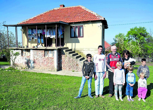 Otac Zoran ima 54 godine. ostao je bez posla, a sad zbog godina neće da ga zaposle