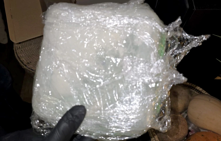 Zaplena kokaina, automobila i 13.850 evra