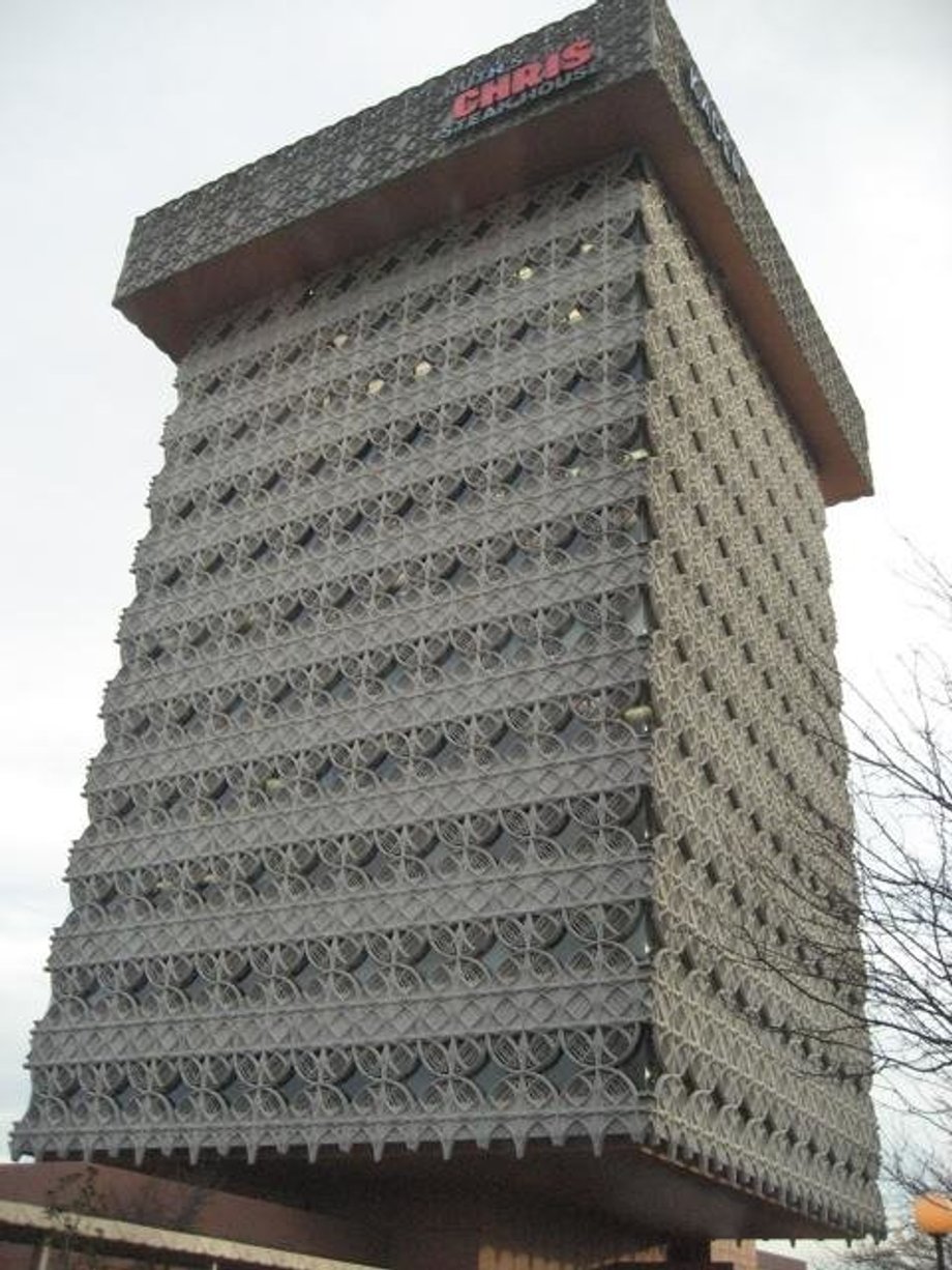 Tę budowlę porównuje się do gigantycznego pudełka chusteczek