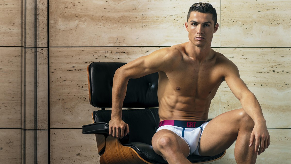 Cristiano Ronaldo w reklamie swojej bielizny