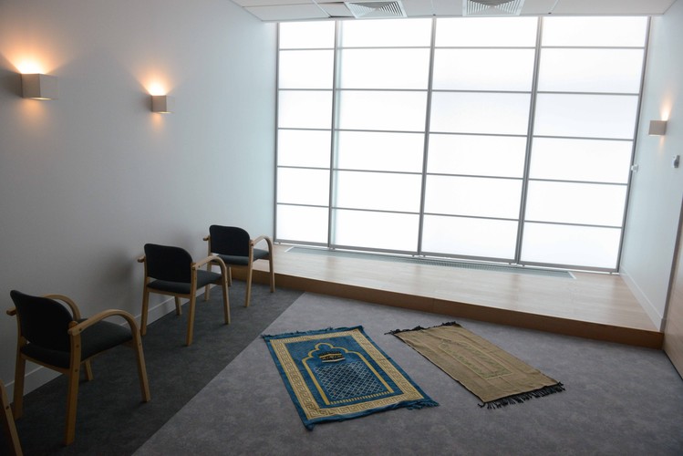 Nowy terminal na lotnisku im. Fryderyka Chopina. <br>Na zdjęciu: Pokój medytacji w strefie duty free.<br><br>fot. (cat) PAP/Jakub Kamiński