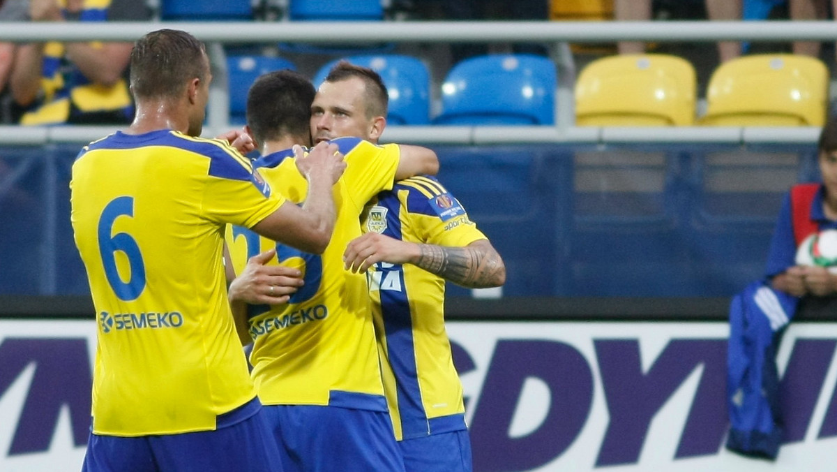 Piłkarze Arki Gdynia wygrali z GKS Katowice 1:0 w trzeciej kolejce I ligi i zostali samodzielnymi liderami tabeli. Jako jedyni zgromadzili siedem punktów. W niedzielę dogonić ich może tylko Chrobry Głogów, który zagra na wyjeździe z Miedzią Legnica.