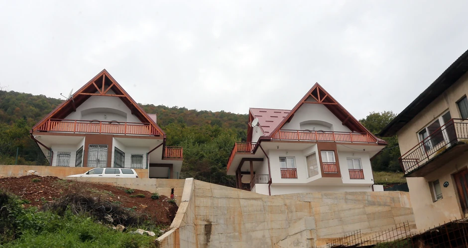 Novoizgrađene arapske vile uz Vrelo Bosne