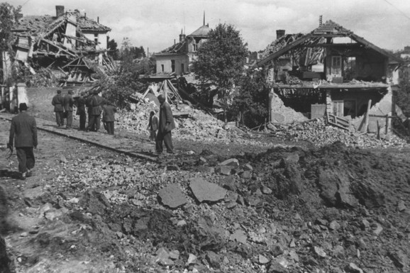 KRVAVI USKRS Na današnji dan pre 80 godina saveznici su RAZORILI BEOGRAD: "Tepih bombe" dva dana padale su po zgradama, bolnicama, pijacama, mostovima... (FOTO)