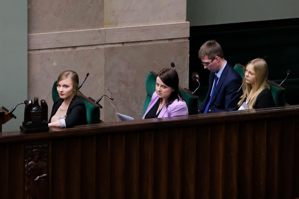 Działaczka Pro-life Kaja Godek na sali plenarnej Sejmu