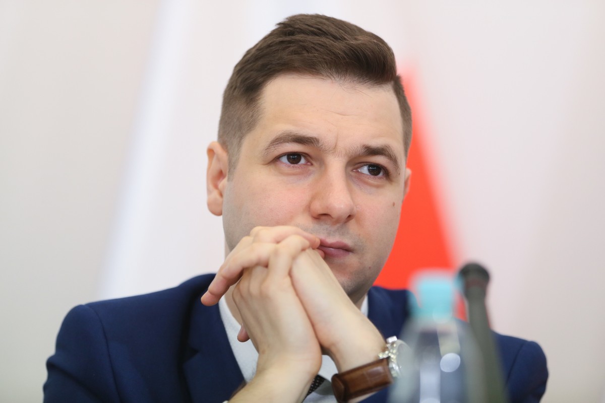 Jak mówił Jaki, gdyby Gronkiewicz-Waltz pojawiła się przed komisją - do tej pory tego odmawia - to m.in. chciałby ją skonfrontować z dotychczasowymi zeznaniami świadków, w tym jej pracowników