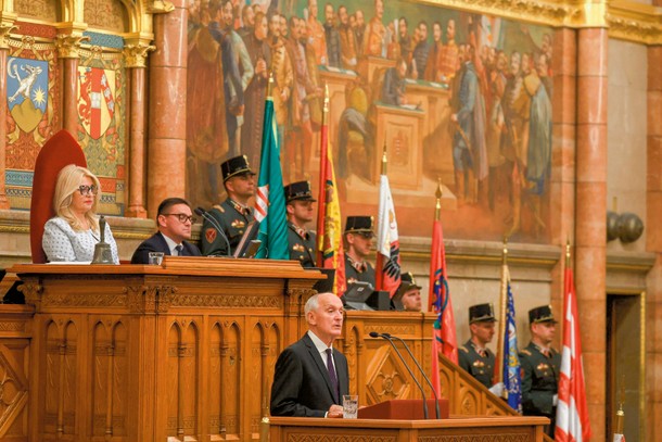 11 sierpnia 2026 r. Nowy prezydent Węgier Andras Baka po zaprzysiężeniu przed parlamentem