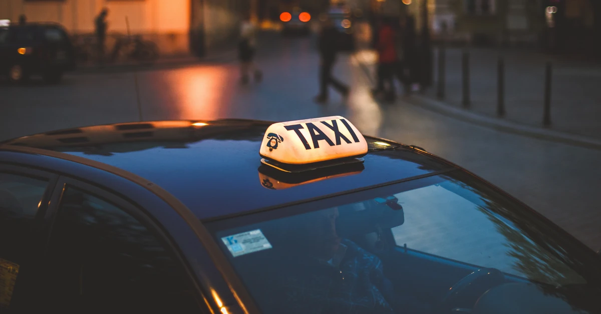 Wyzywała i "odsyłała" z Polski taksówkarza. Radna KO usłyszała zarzuty