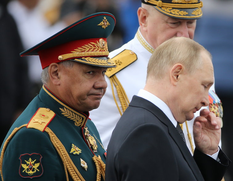 Prezydent Rosji Władimir Putin i minister obrony Siergiej Szoigu podczas Parady Marynarki Wojennej, 31 lipca 2022 r.