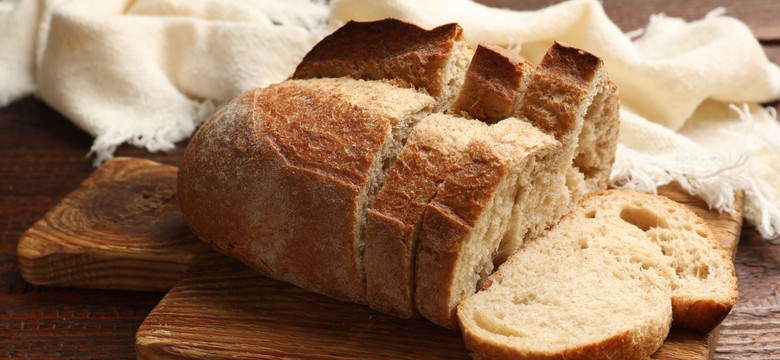Ratunkowy, szybki przepis na pyszny chleb. Robi się go... na patelni