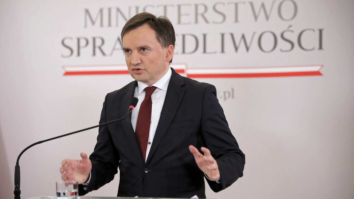 Minister sprawiedliwości Zbigniew Ziobro  chce kar więzienia za żądanie zbyt wysokich odsetek i kosztów za pożyczkę - pisze "Rzeczpospolita".