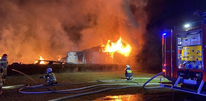 Potężny pożar w Wielkopolsce. W akcji kilkanaście zastępów straży pożarnej [ZDJĘCIA]