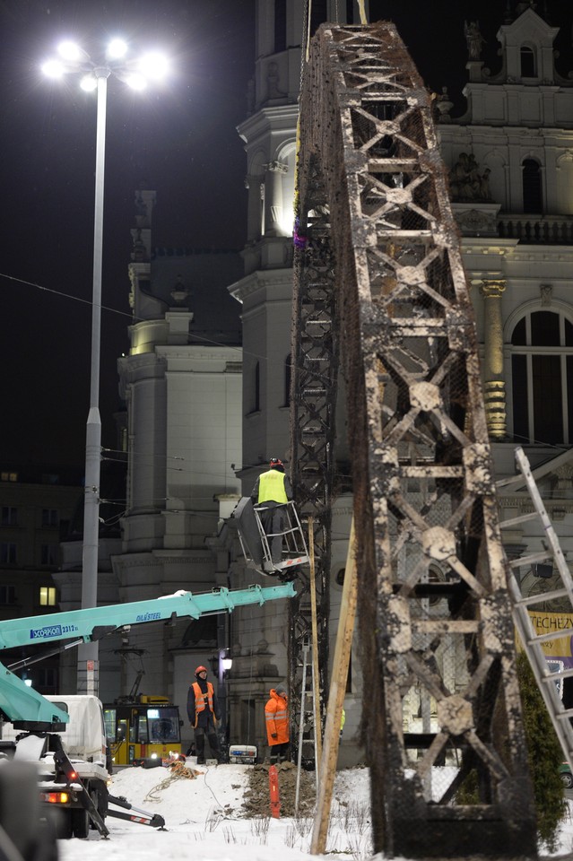 Spalona "Tęcza" została zdemontowana