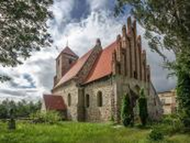 Kościół, zabytki, Nielubia, Polska, By Sławomir Milejski (Own work) [CC-BY-SA-3.0-pl (http://creativecommons.org/licenses/by-sa/3.0/pl/deed.en)], via Wikimedia Commons