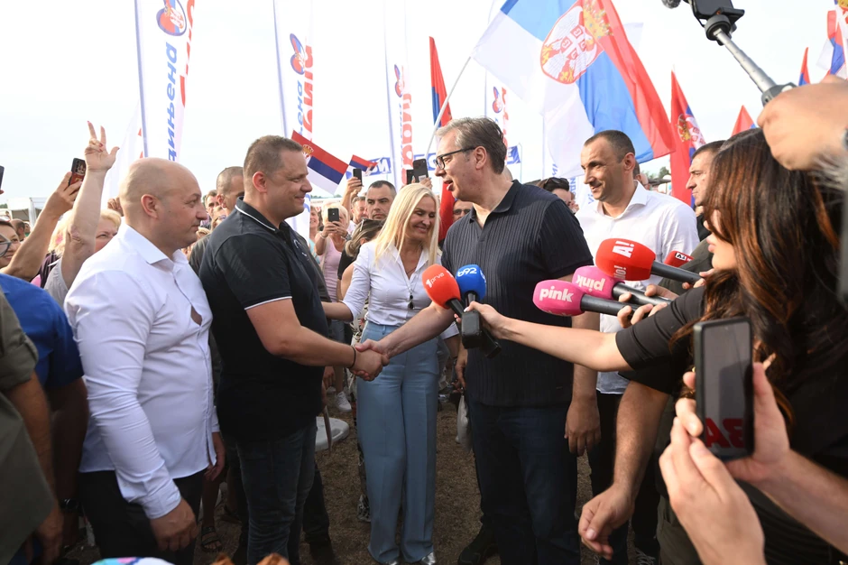 Aleksandar Vučić na skupu u Banovom Polju kod Bogatića