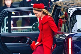 Ovako se VILIJAM PONAŠA PREMA KEJT i svi imaju ISTI UTISAK! BOJOM KOSE I FRIZURE raspametila, nosi ŠEŠIR star 11 godina i nakit u čast kraljice i DAJANE