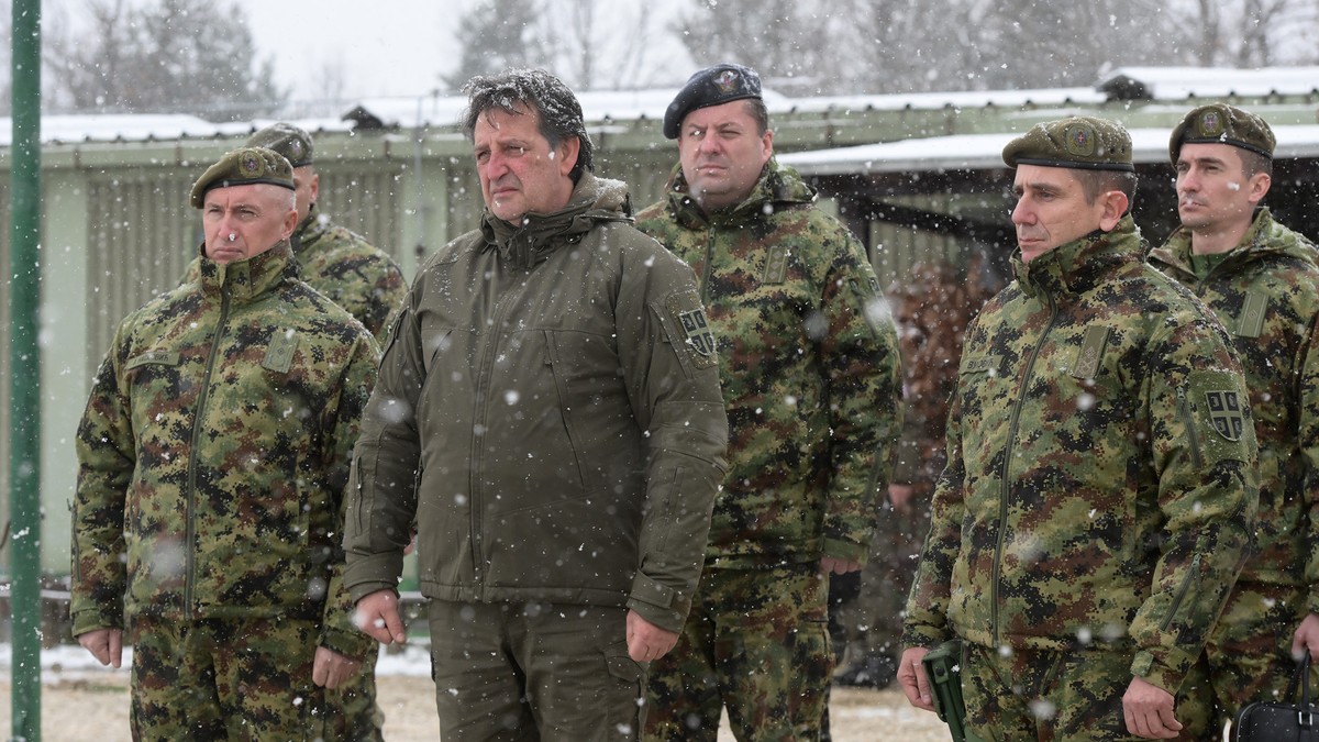 Ministar Gašić u kopnenoj zoni bezbednosti