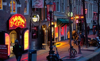 12 godzin pracy za mniejsze stawki. Właściciele restauracji w Holandii wykorzystują Azjatów