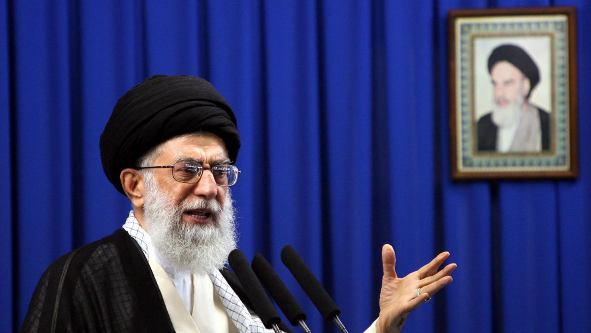 Najwyższy przywódca duchowo-polityczny Iranu ajatollah Ali Chamenei oświadczył, że izraelsko-palestyńskie negocjacje pokojowe mają na celu "ukrycie zbrodni" Izraela przeciwko narodowi palestyńskiemu - poinformowała państwowa telewizja irańska.