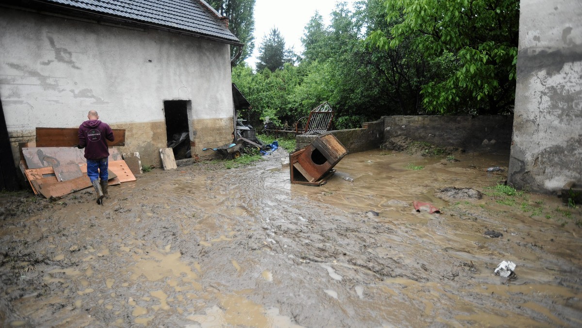 W związku z obniżeniem się poziomu wody w Wisłoce rano odwołano pogotowie przeciwpowodziowe dla powiatu mieleckiego. Przybiera natomiast Wisła, która jest rzeką graniczną między woj. podkarpackim i świętokrzyskim.