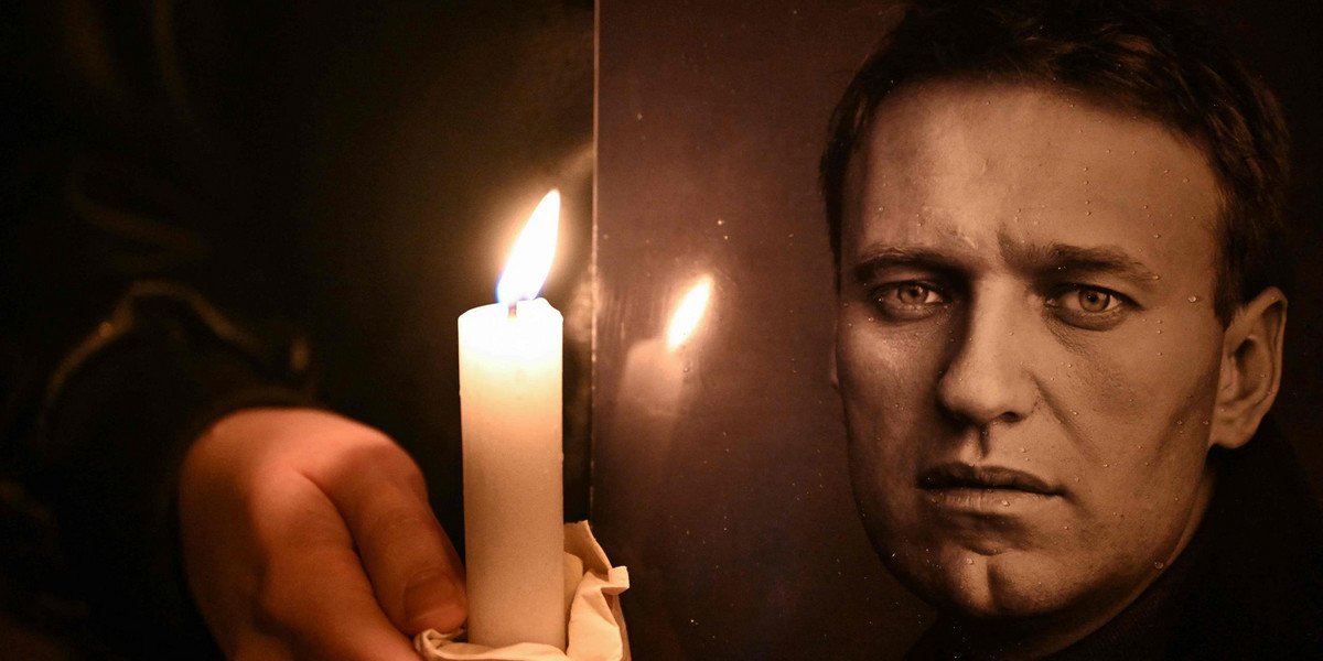 Rosyjska telewizja RT: Nawalny zmarł przez "oderwany zakrzep".