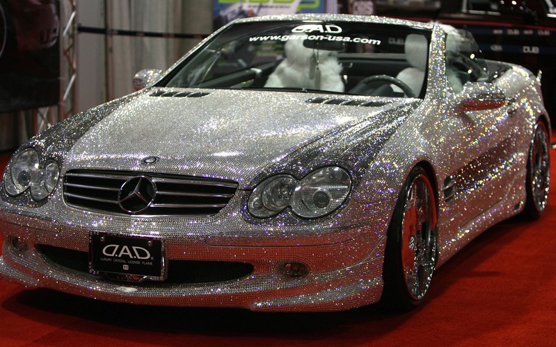 Do złudzenia przypominające naszyjnik auto...