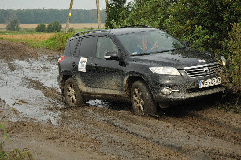 4x4 Family Adventure: baza pod namiotami