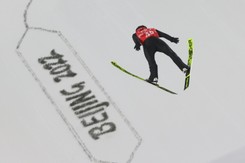 Solidne skoki Kubackiego i Stocha podczas treningów na dużej skoczni