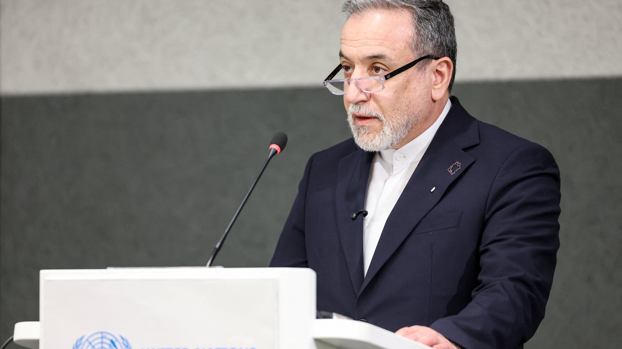 Šéf iránskej diplomacie Abbás Arákčí.