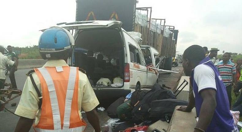 4 INEC workers, a Corper and a 3-yr-old die in car accident