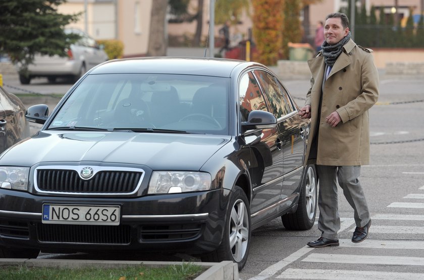 Starosta Andrzej Wiczkowski za 129 tys. zamiast ratować szpital złotych kupuje nową limuzynę