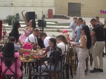 Gala slavlje u "Eliti": Na stolu nema čega nema, a zbog očevog pisma Maja bila duboko dirnuta!