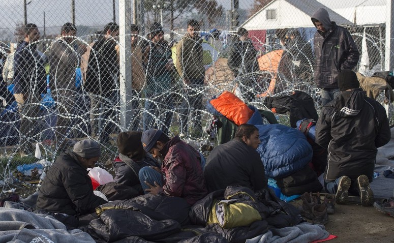 Znalezione obrazy dla zapytania: imigranci na greckiej granicy zdjecia