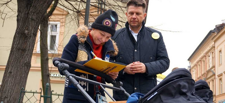 Petru przyjedzie do Torunia zbierać podpisy ws. niedziel handlowych