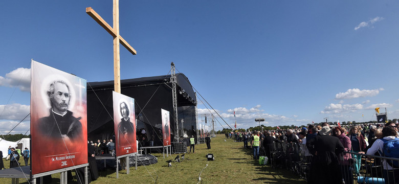 Akcja "Polska pod krzyżem". Bp Mering: Jan Paweł II kazał nam bronić krzyża od morza do Tatr [FOTO]