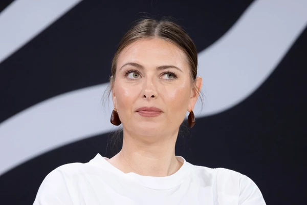 Šarapovu RAZAPELI jer se OVAKVA POJAVILA na Vimbldonu: Ruskinja u ŠOK IZDANJU pogazila pravila - puritanci negodovali, a onda je ZBOG MENSTRUACIJE napravljen veliki ustupak
