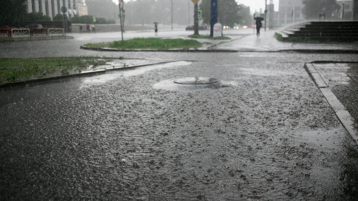 Instytut Meteorologii i Gospodarki Wodnej wydał w dzisiaj po południu ostrzeżenia pierwszego stopnia przed intensywnymi opadami deszczu na południu i w środkowej części kraju. 