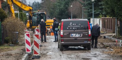 Horror w Złotnikach: wrzucił skatowaną matkę do studni