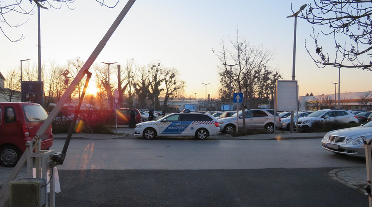 Ebben a parkolóban tört ki a verekedés / Fotó: Police.hu