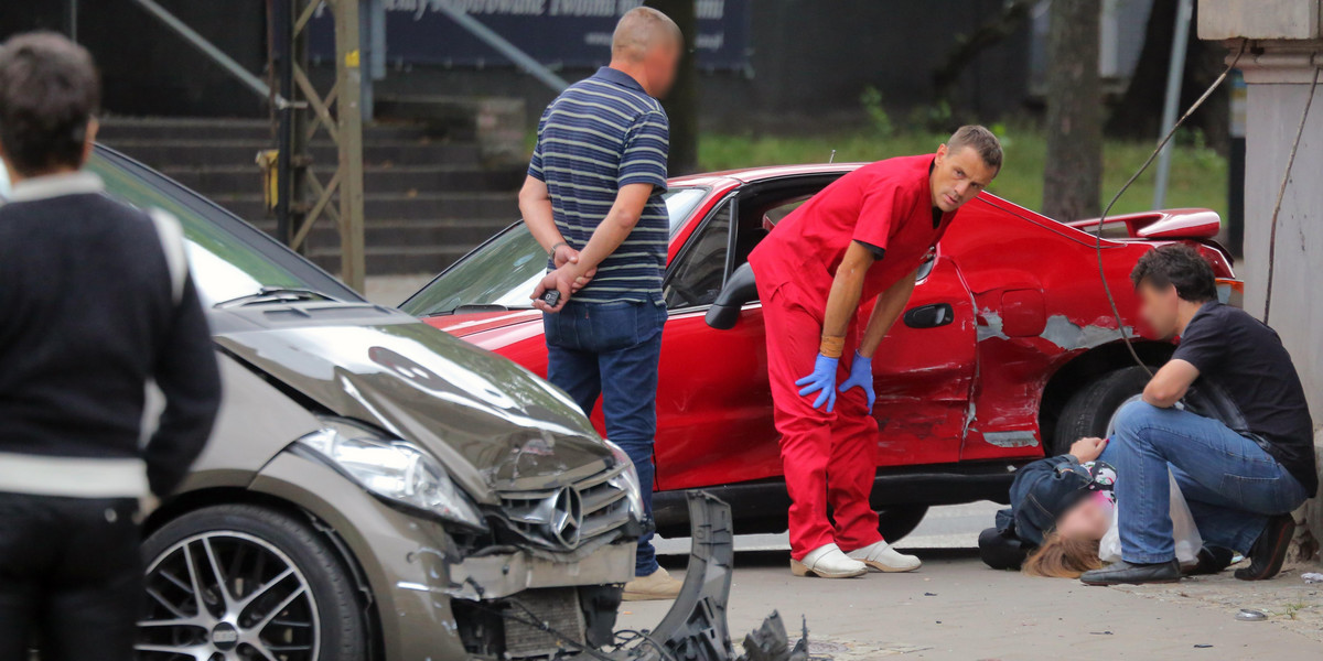 Wypadek na Wólczańskiej w Łodzi. Ranna kobieta trafiła do szpitala